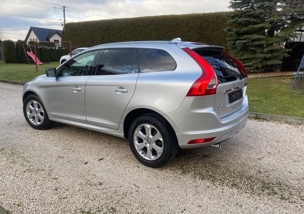 Volvo XC 60 cena 79999 przebieg: 125000, rok produkcji 2017 z Staszów małe 781